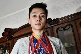 他叫安贤洙，还是维克多·安？冰上“叛国者”正式宣布退役图片