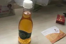 男子自称喝到尿粪混合“饮料”……知名连锁酒店：不是我们放的图片