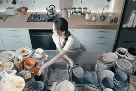 洗碗池放一个“窗帘挂钩”，你猜会怎样？图片