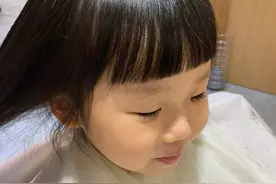 伊能静晒女儿旧照直言想念 米粒剪去长发变齐刘海超乖图片
