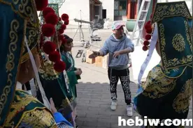 新版《七品芝麻官》导演吕蔚 执导过多部跟咱市有关的戏曲电影图片