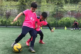 如何让孩子踢好人生第一脚？济南恩禹足球俱乐部来解答图片