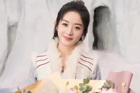 《有翡》杀青片场照！赵丽颖甜美 王一博比耶卖萌图片