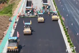 紫惠高速进入沥青路面施工，计划年底建成通车图片