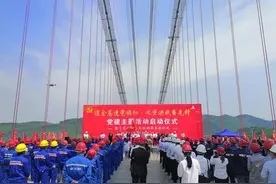 今天，贵州遵余高速飞龙湖乌江大桥顺利合龙图片