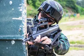 文艺兵到特战兵王3次荣立一等功，这枚“五四奖章”他当之无愧！图片