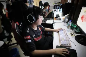 Khan对线单杀TheShy，FPX零封iG获季军图片