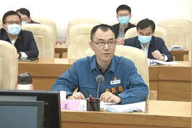 王进：扛就扛红旗、干就干最好、争就争第一图片