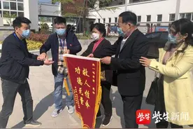 响水男教师听闻老人落水，跳河救人后悄悄离开图片