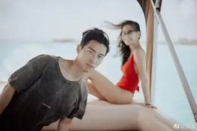 时髦办 | 跟窦骁何超莲的强势狗粮买字母锁骨链...哦原来我没有锁骨图片