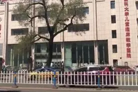 建三江4岁被虐女童仍昏迷，其生母称不会放弃孩子图片