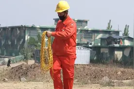 40秒 | 砰！一声巨响，危爆物品在临沂一空地被集中爆破图片