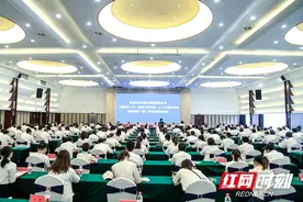 常德集中慰问援鄂医疗队和劳模工匠代表 凝聚开放强市产业立市磅礴力量图片