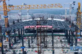 2020年底投入使用！京雄城际铁路雄安站混凝土主体结构封顶图片