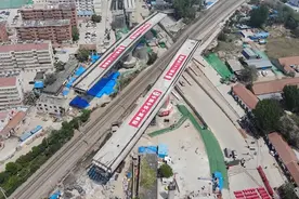 74秒｜济宁王母阁路跨线桥成功转体 创下山东市政工程三项记录图片