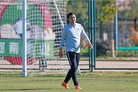 「专访徐亮」做直播带动青少年足球，好教练会有队员为你卖命图片