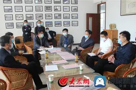 菏泽市教育局副局长崔广阔带领检查组到巨野抽查开学条件核验工作图片