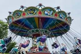 五一旅游观察｜人不少、秩序好，假期首日欢乐谷客流平稳图片
