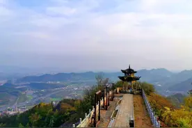 五一游览攻略来袭，万亩花海、飞流瀑布、空中天桥……精彩都在这里→_→图片