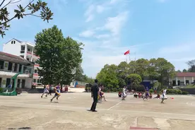 平江县三市中学：忠信少年 追逐篮球梦想图片