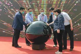 玩嗨了！钓龙虾，吃龙虾，喻屯龙虾节接地气图片