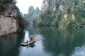 湖南张家界：呵护一泓碧水图片