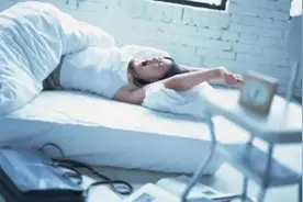 特意早睡，睡眠质量反而更差了？“夜猫子”想改为“早睡早起”要怎么做图片