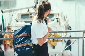 4千万人下岗，失业夫妻抱头痛哭：“成年人的世界，都是劫后余生！”图片