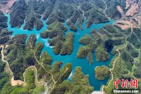 航拍江西瑞昌东垅水库岛屿星罗棋布 湖水相映成画图片