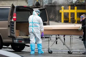 这条火遍海外的视频，看来终于戳到了某些美国人的痛处图片