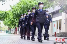 浙江金华市区首支女子巡逻队亮相 飒爽英姿吸睛十足图片