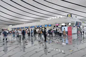 大兴机场迎首个夏航季 国内航线达328条图片