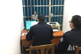 抓现行！一男子在东莞交警部门买卖驾照分被查图片