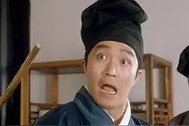 家里有矿？农民院里打井打出喷泉！乡长调来挖掘机……图片