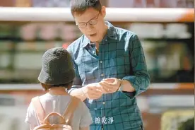 罗大佑重新改编《伴侣》7岁女儿入镜图片