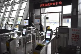 北京六里桥客运站恢复运营首日 39条线路恢复运营图片