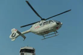 10分钟，深圳直升机完成严重拥堵高速公路紧急救援图片