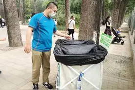 逛公园怎么投垃圾？公园景区按需配置垃圾桶让游客”投得准“图片