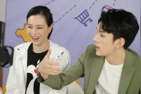 吴敏霞为上海产品带货，李佳琦都馋哭了图片