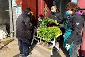 做先锋 筑堡垒 抗击疫情 “第一书记”在一线图片