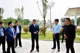 卧龙区委书记高贤信暗访督导脱贫攻坚工作图片