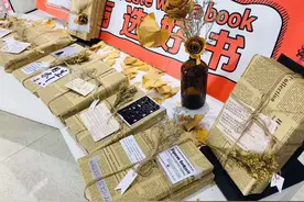 书店扎堆儿卖盲盒，盲盒里装着什么？图片