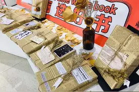 书店扎堆儿卖盲盒，盲盒里装着什么？图片