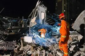 昆明一拆迁工地房屋倒塌埋压两人 其中一人死亡图片