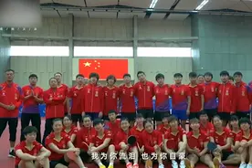 76秒丨音乐响起瞬间泪目 国乒参加义演 压轴合唱《我爱你中国》图片