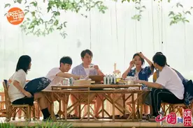 《向往4》首期本周五播出 周迅张婧仪郭麒麟做客蘑菇屋图片