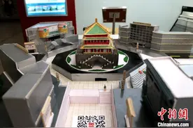 “指路神器”亮相西安钟楼地铁站图片