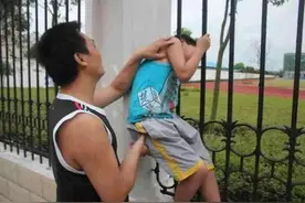 怎么又卡了？自己给手指打气！这操作你见过吗？图片