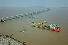 长三角｜浙江舟山：鱼山绿色石化基地新添电力大动脉图片