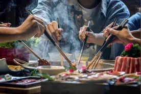 上海哪些商圈20时后营业额还在快速增长？逛吃、购物、夜跑……夜经济回温图片